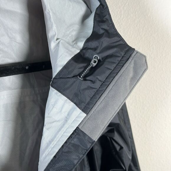 L.L. Bean Women's Trail Model Rain Coat - Picture 8 of 9